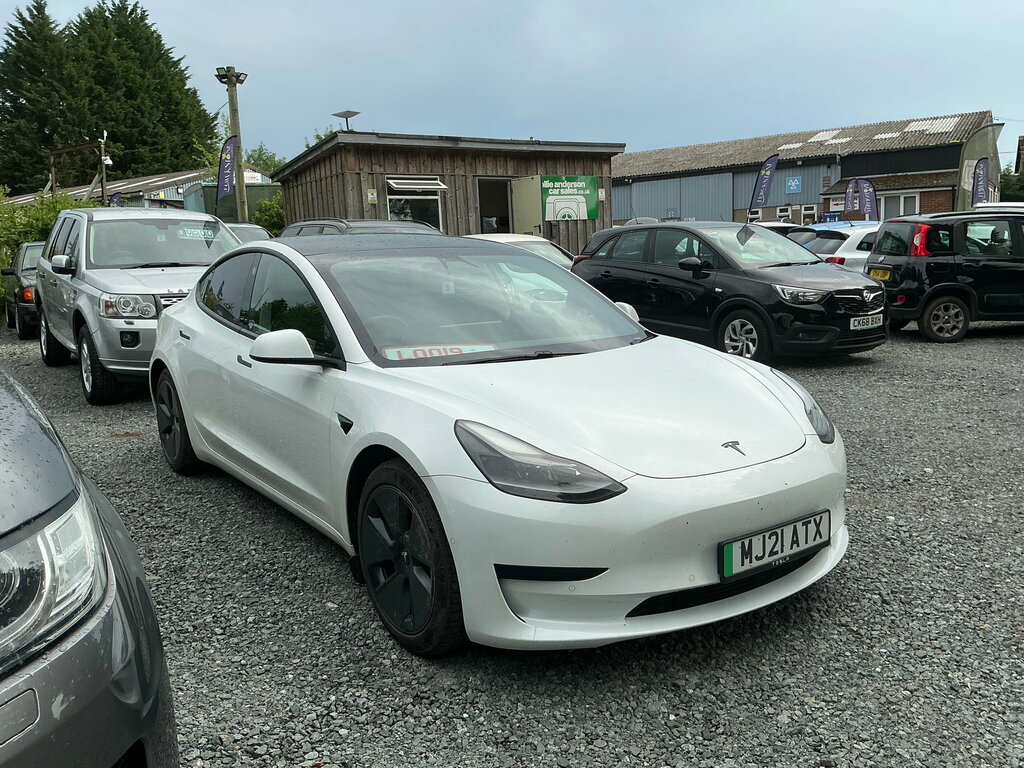 Tesla Model 3 Standard Range Plus Saloon Rwd White
