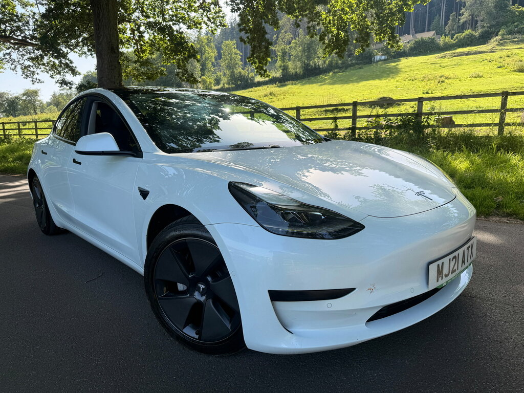 Tesla Model 3 Standard Range Plus Saloon Rwd White
