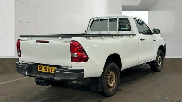 Toyota HILUX 2.4 D-4d Active Narrow Body Pickup Manu White #4