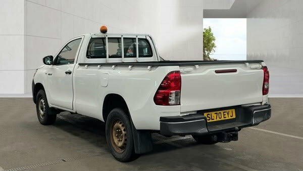 Toyota HILUX 2.4 D-4d Active Narrow Body Pickup Manu White #2