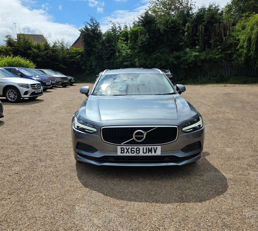 Volvo V90 D4 Momentum Grey