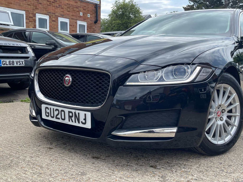 Jaguar XF Chequered Flag White #29