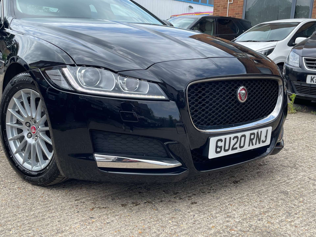 Jaguar XF Chequered Flag White #27
