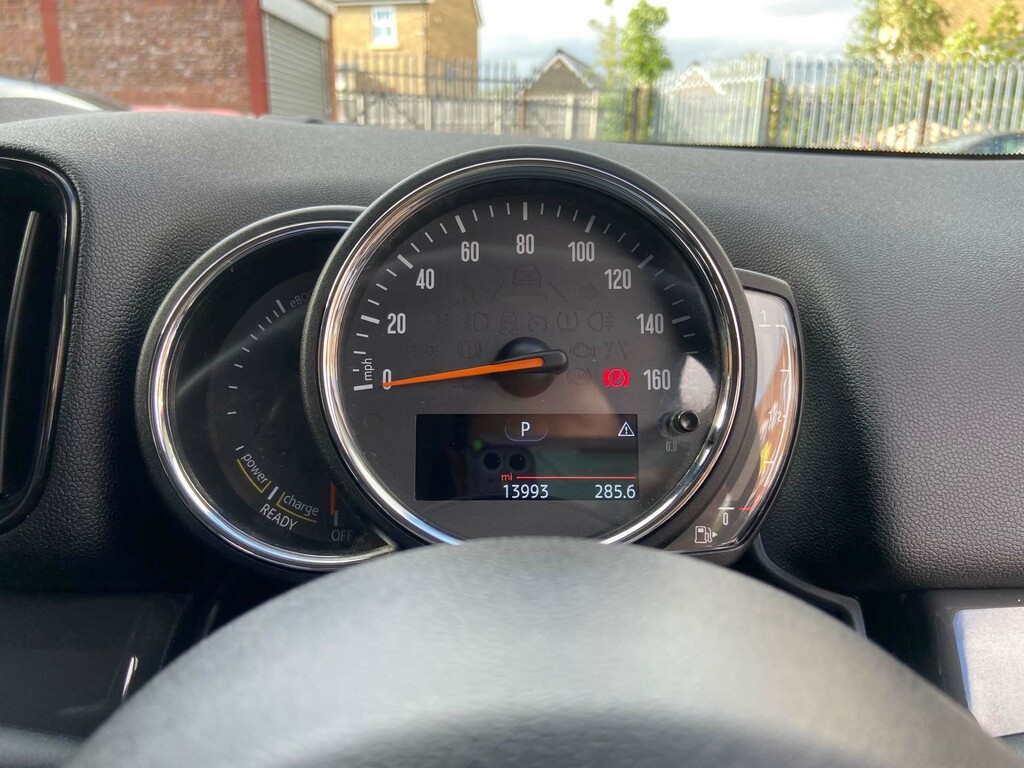 Mini Countryman 1.5L Cooper White #51