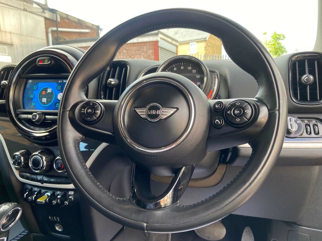 Mini Countryman 1.5L Cooper White #49