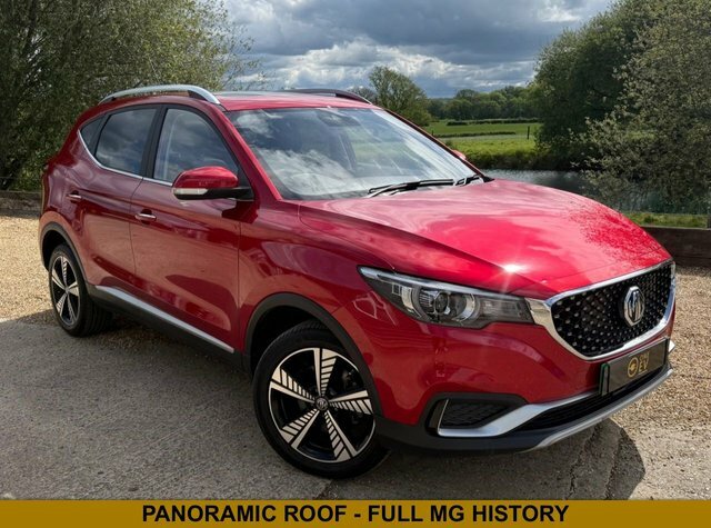 MG ZS 44.5Kwh Exclusive Suv 143 Ps Red