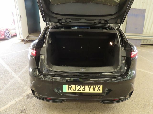 Renault Megane E-Tech Iconic Black #6