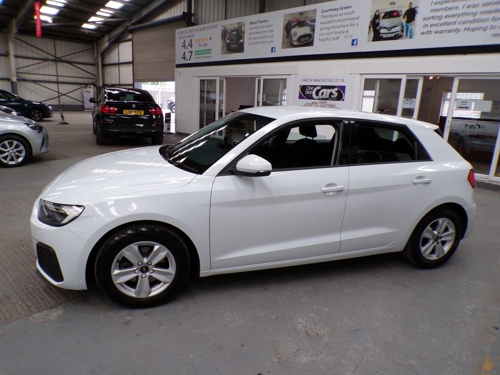 Audi A1 1.0 Sportback Tfsi Technik YR73FEH White #4
