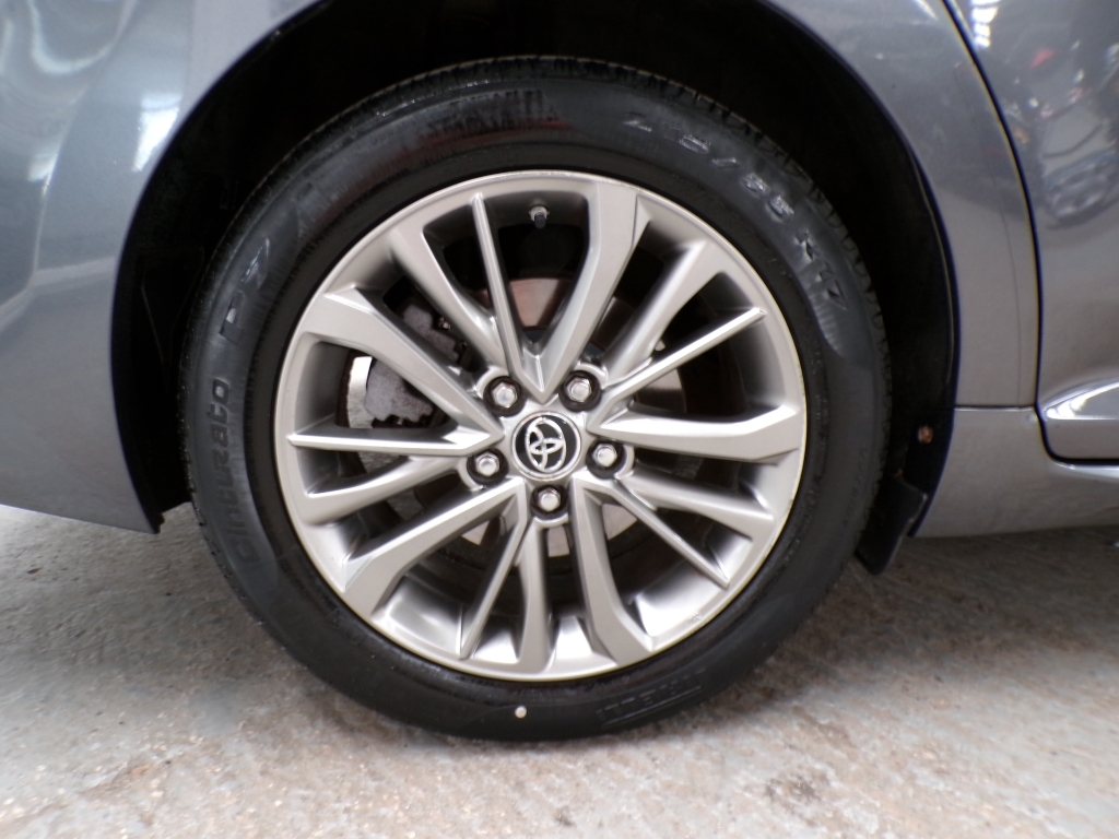 Toyota Avensis D-4d Excel White #9