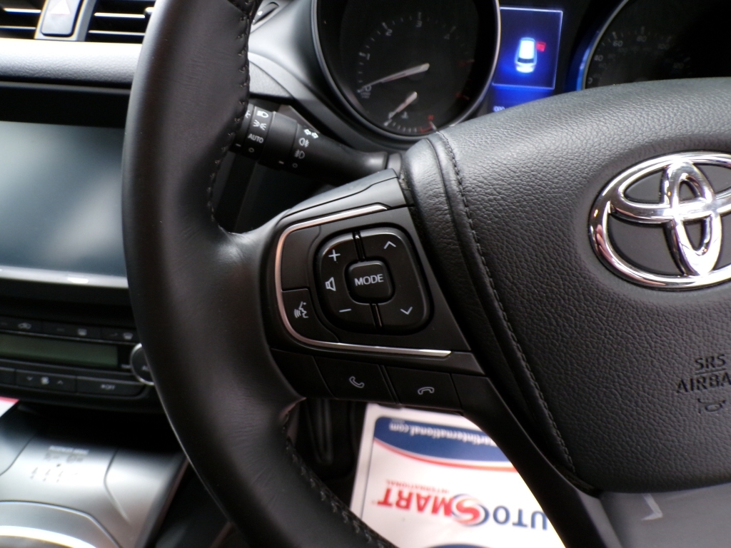 Toyota Avensis D-4d Excel White #19