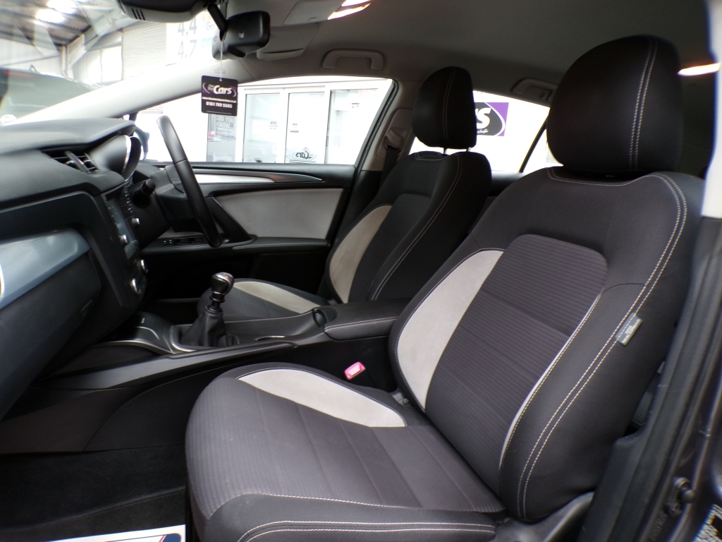 Toyota Avensis D-4d Excel White #13