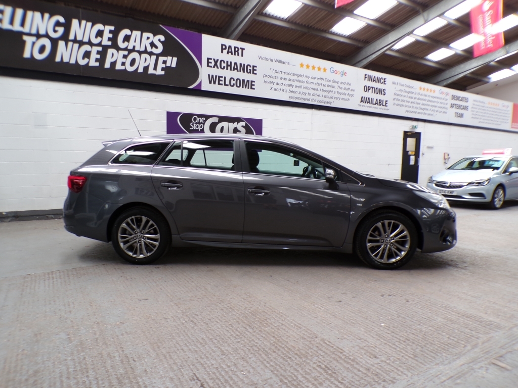 Toyota Avensis D-4d Excel White #7