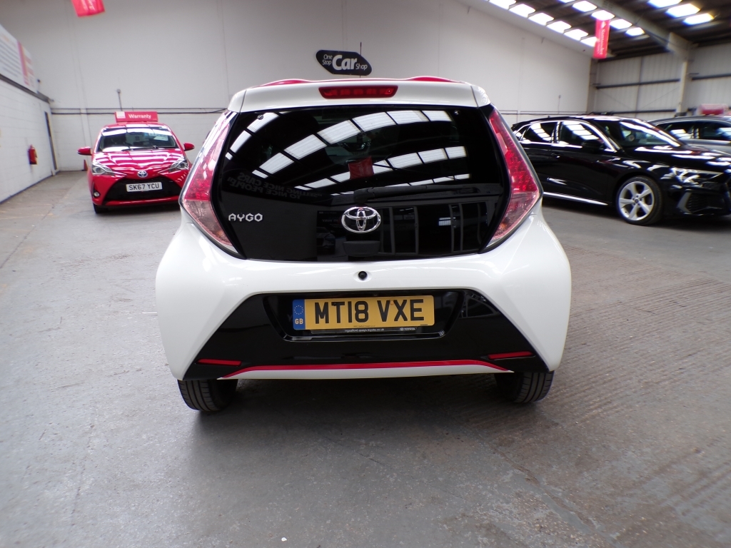 Toyota Aygo 1.0 Vvt-i X-press White #6