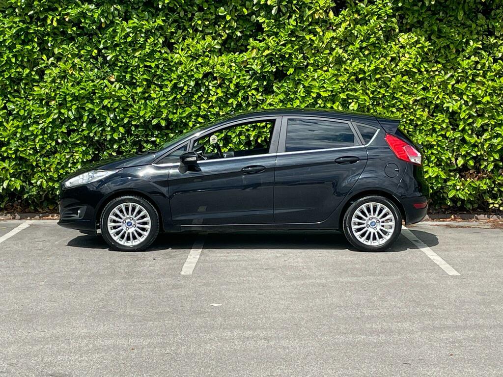 Ford Fiesta Titanium Black #5