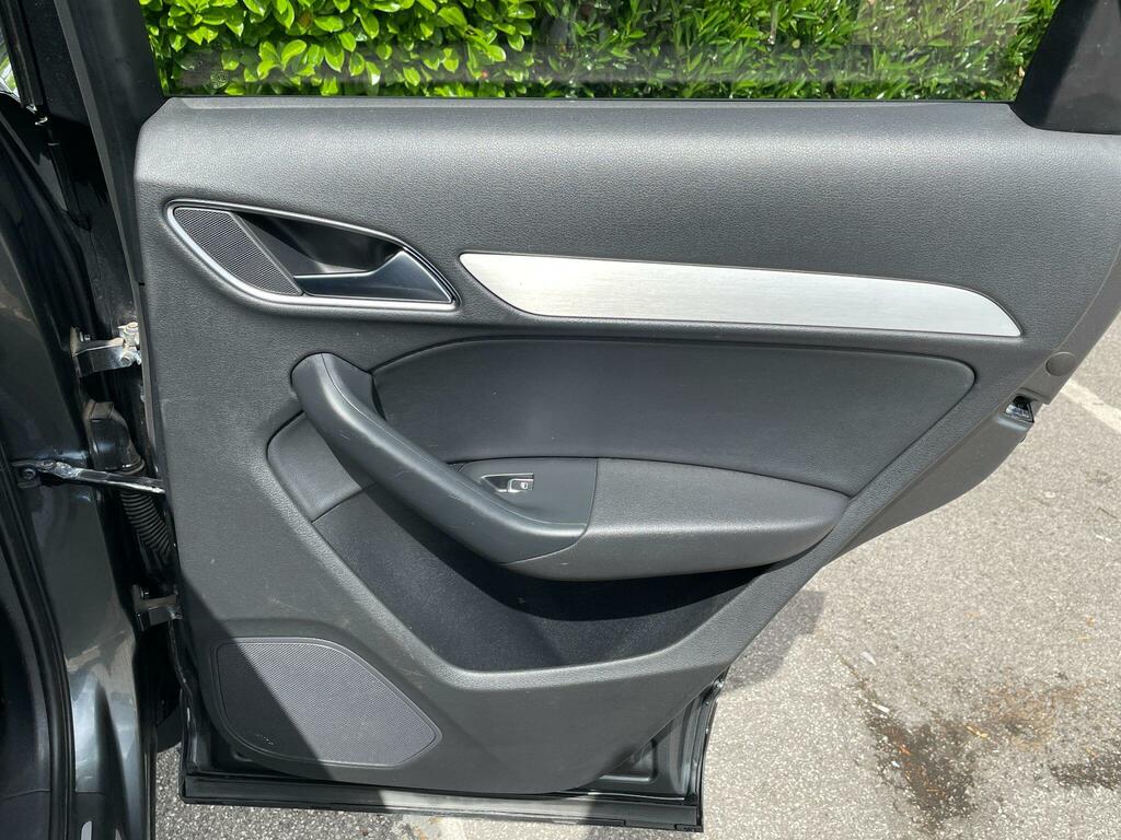 Audi Q3 2.0Tdi S Line Quattro S-tronic Silver #24