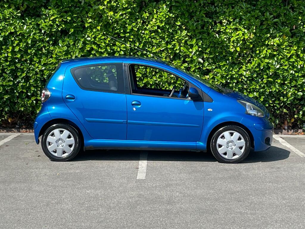 Toyota Aygo Hatchback Blue #7