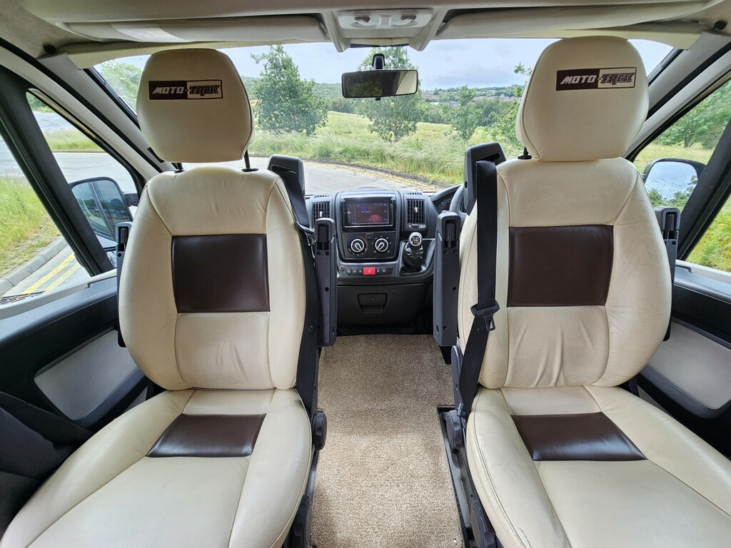 Peugeot Boxer 2.2 Hdi Moto-trek Leisure Silver #5
