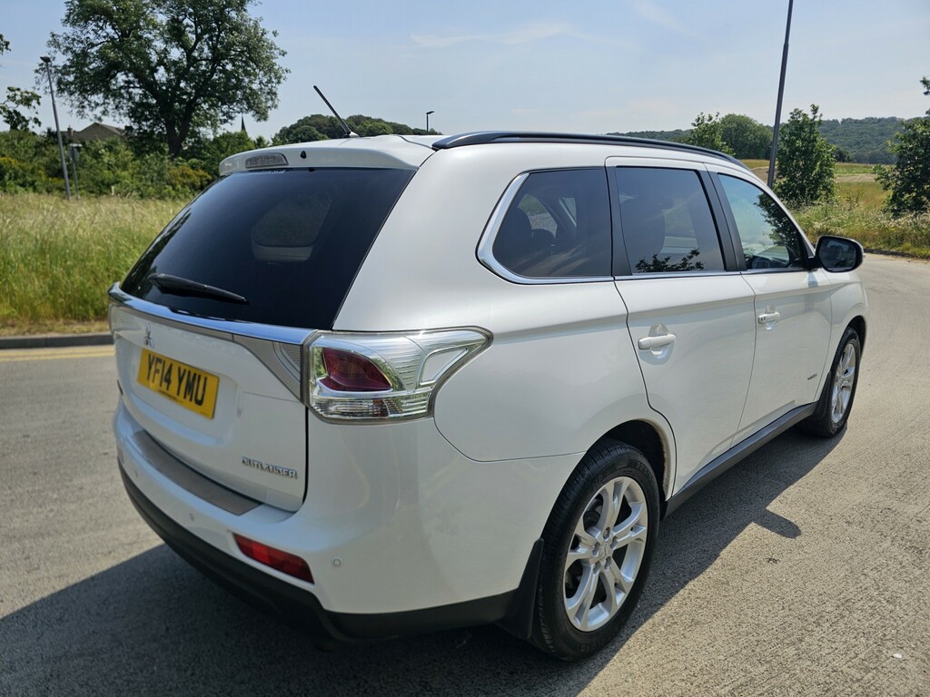 Mitsubishi Outlander 2.2 Di-d Gx4 White #3