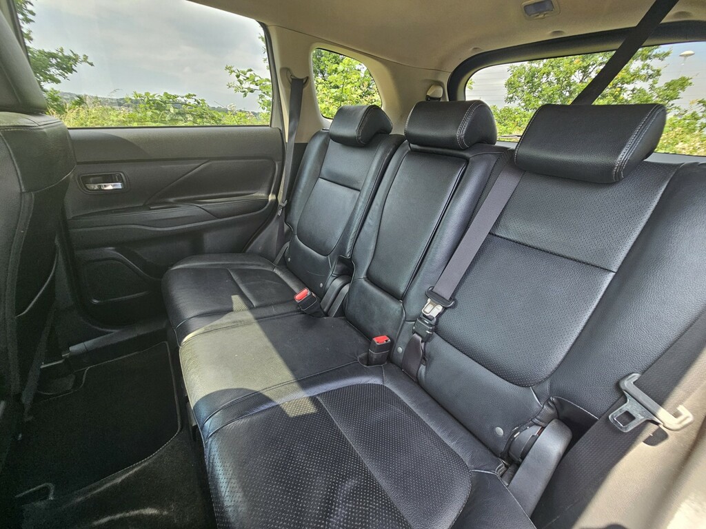 Mitsubishi Outlander 2.2 Di-d Gx4 White #6