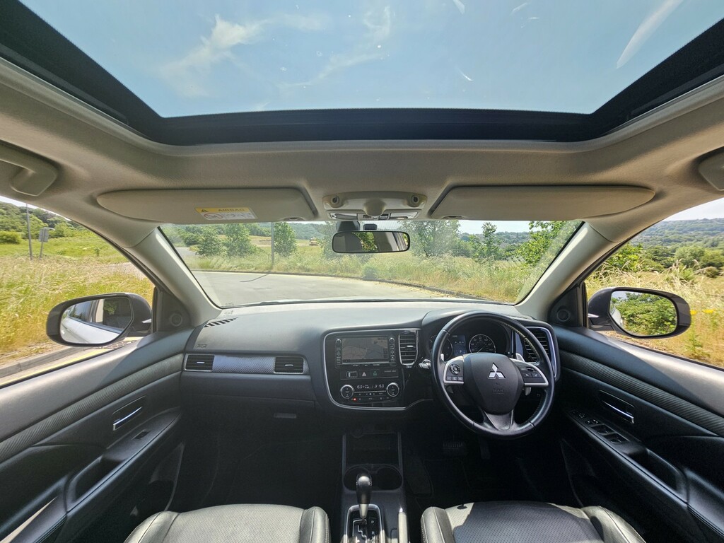 Mitsubishi Outlander 2.2 Di-d Gx4 White #4