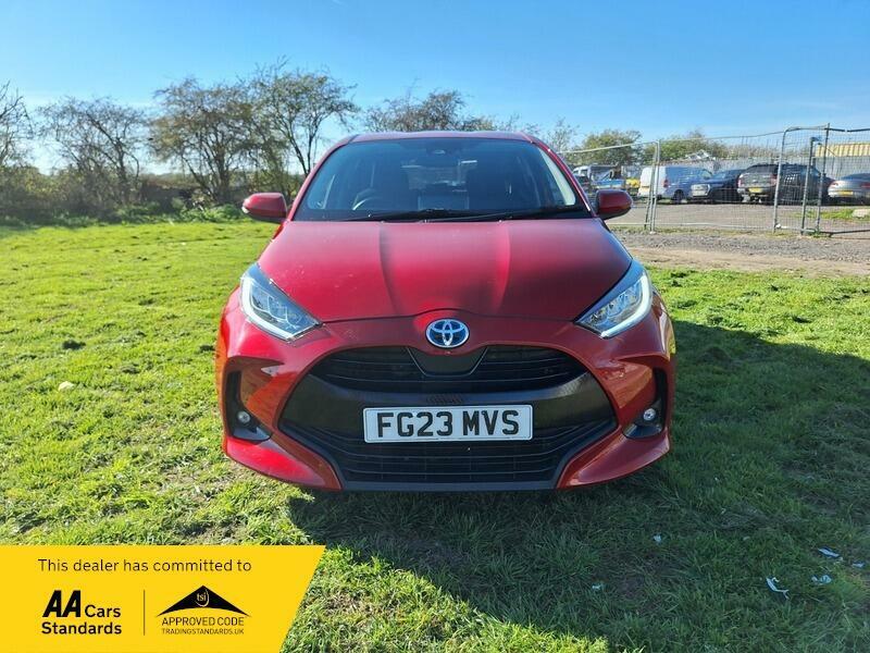 Toyota Yaris Hatchback 1.5 Vvt-h Design E-cvt Euro 6 Ss FG23MVS Red #2