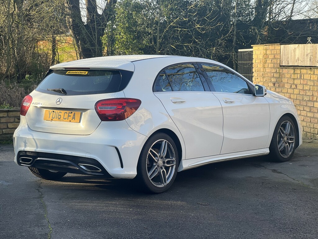 Mercedes-Benz A Class Hatchback 2.1 A220d Amg Line 2016 YD16CFA White #3