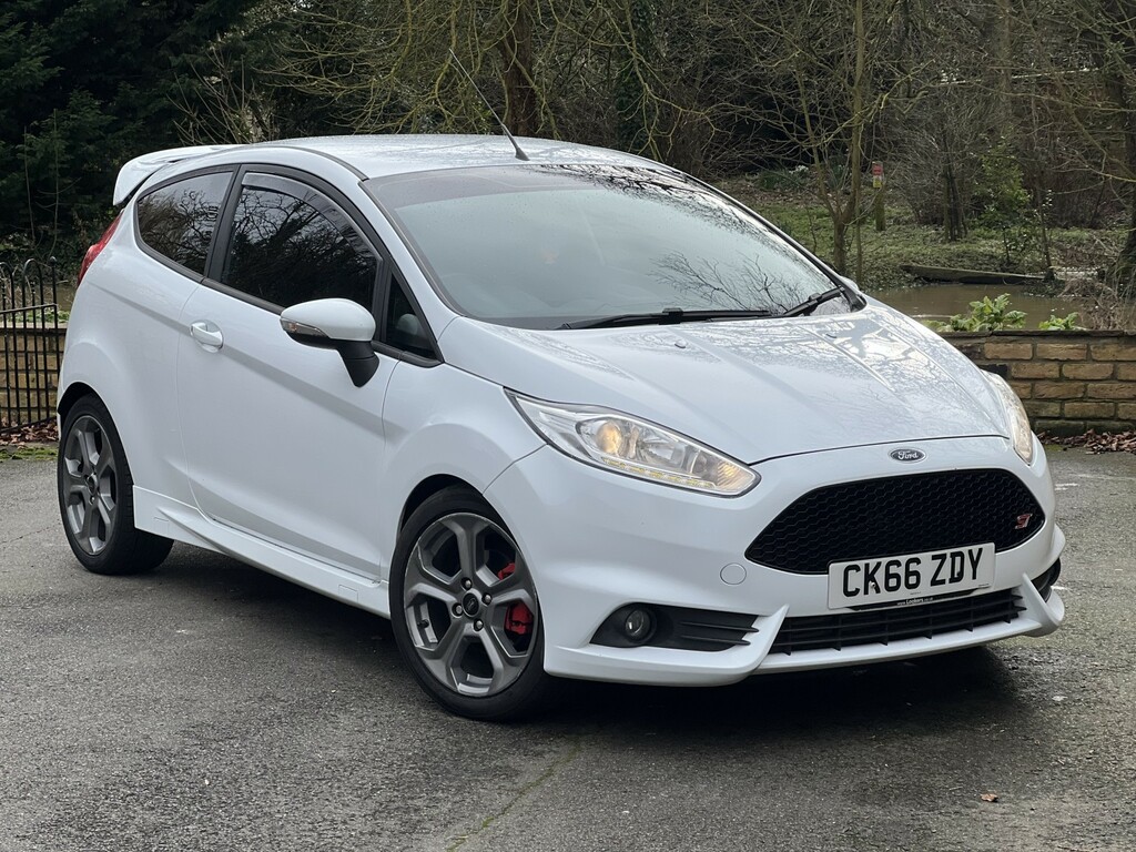Ford Fiesta Hatchback 1.6 T Ecoboost St-2 2016 CK66ZDY White #2