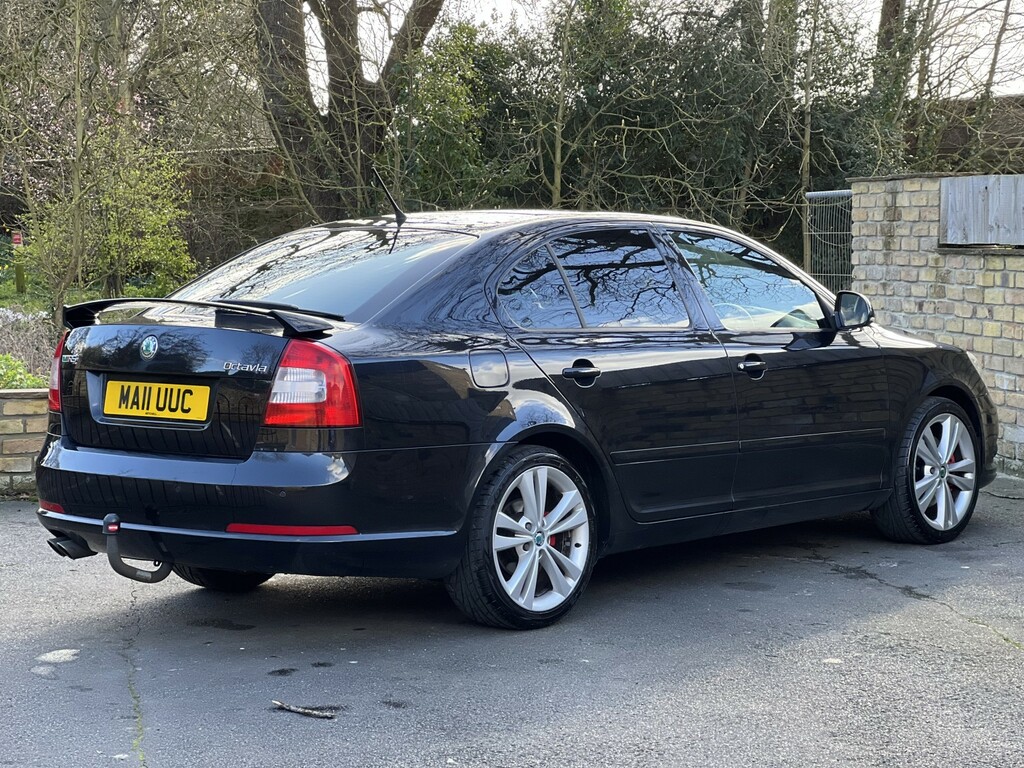 Skoda Octavia Hatchback 2.0 Tdi Vrs 2011 Black #3