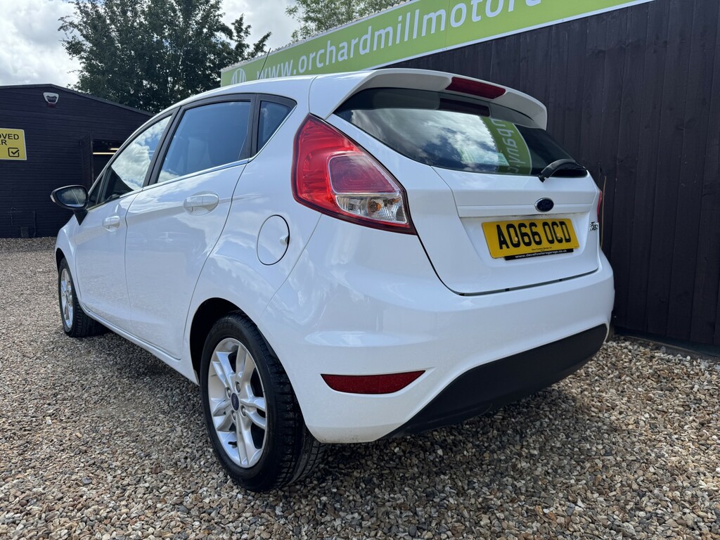 Ford Fiesta Hatchback 1.3 Zetec 2016 AO66OCD White #4