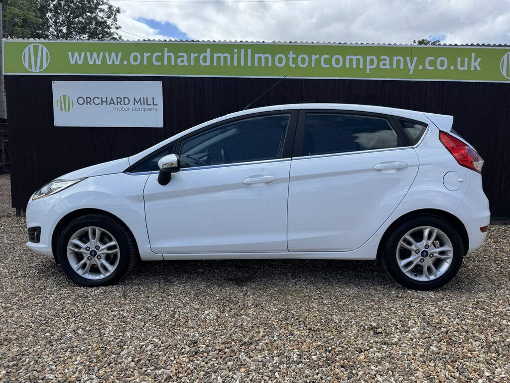 Ford Fiesta Hatchback 1.3 Zetec 2016 AO66OCD White #3
