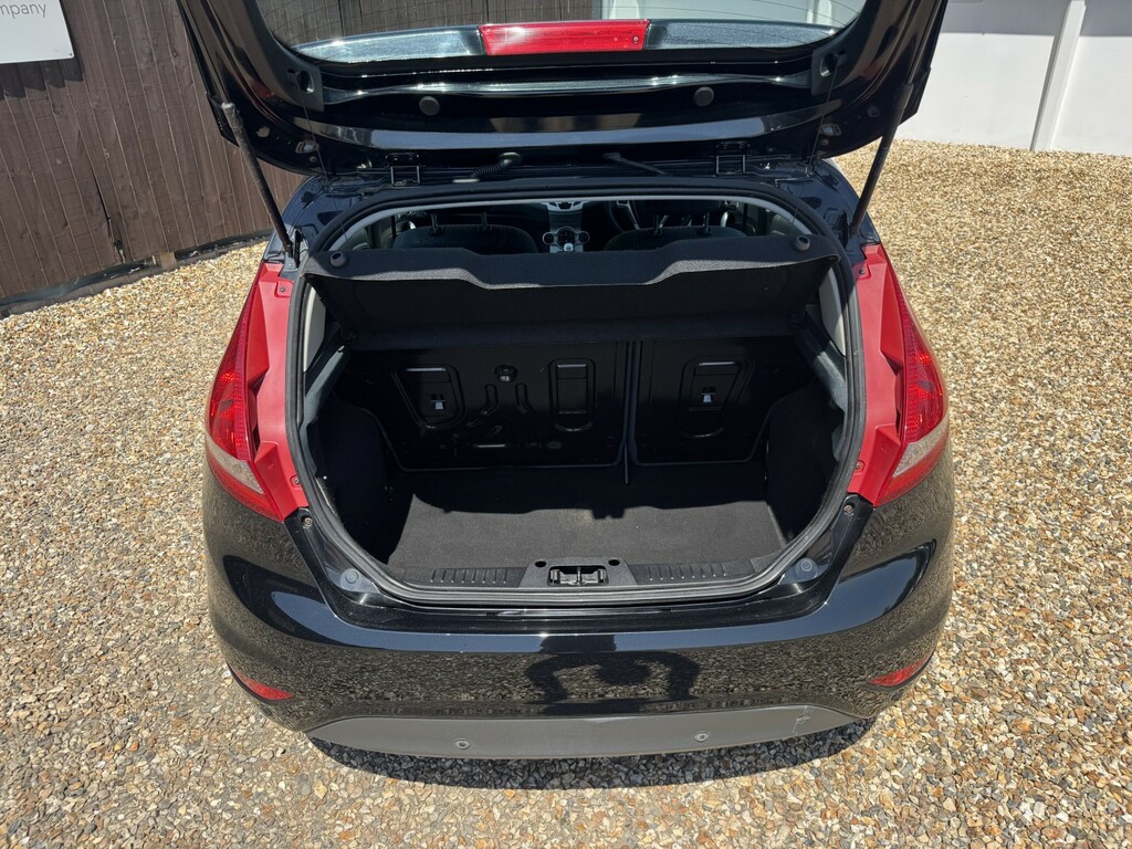 Ford Fiesta Fiesta White #18
