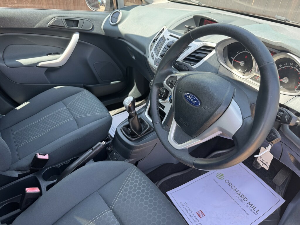 Ford Fiesta Fiesta White #8