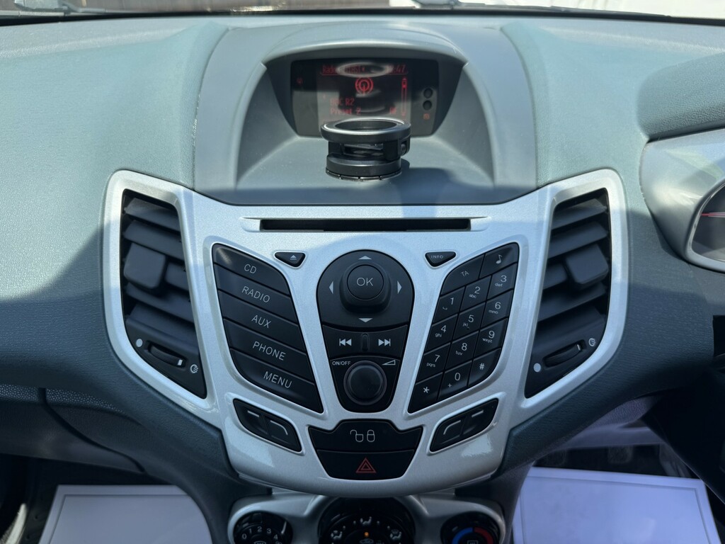 Ford Fiesta Fiesta White #12