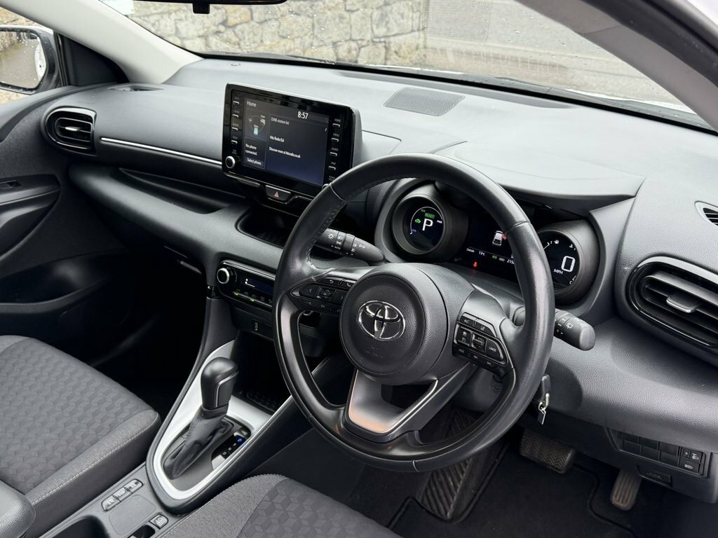 Toyota Yaris 1.5L Design SO21CUK White #6