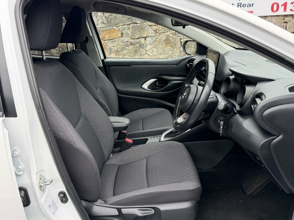 Toyota Yaris 1.5L Design SO21CUK White #5