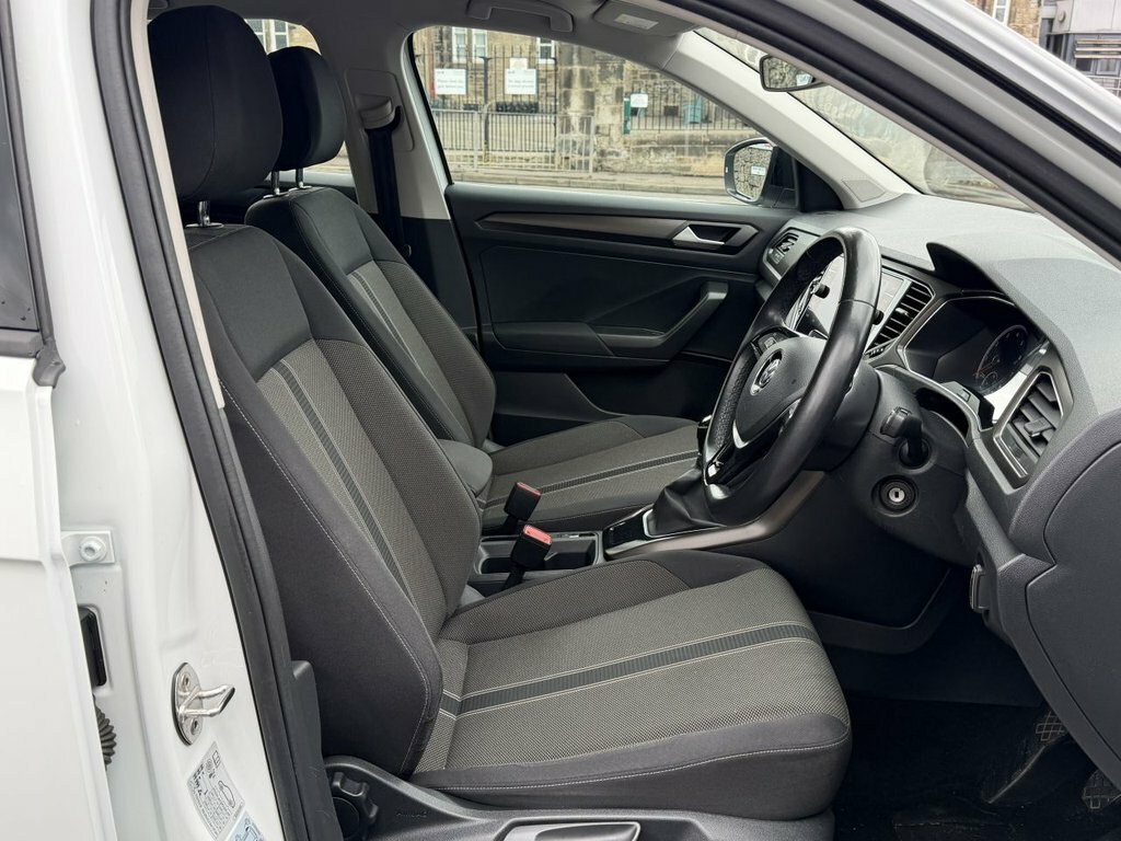 Volkswagen T-Roc 1L Se SM18JVJ White #5