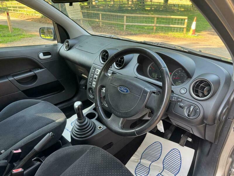 Ford Fiesta Hatchback 1.4 Zetec 200454 Green #17