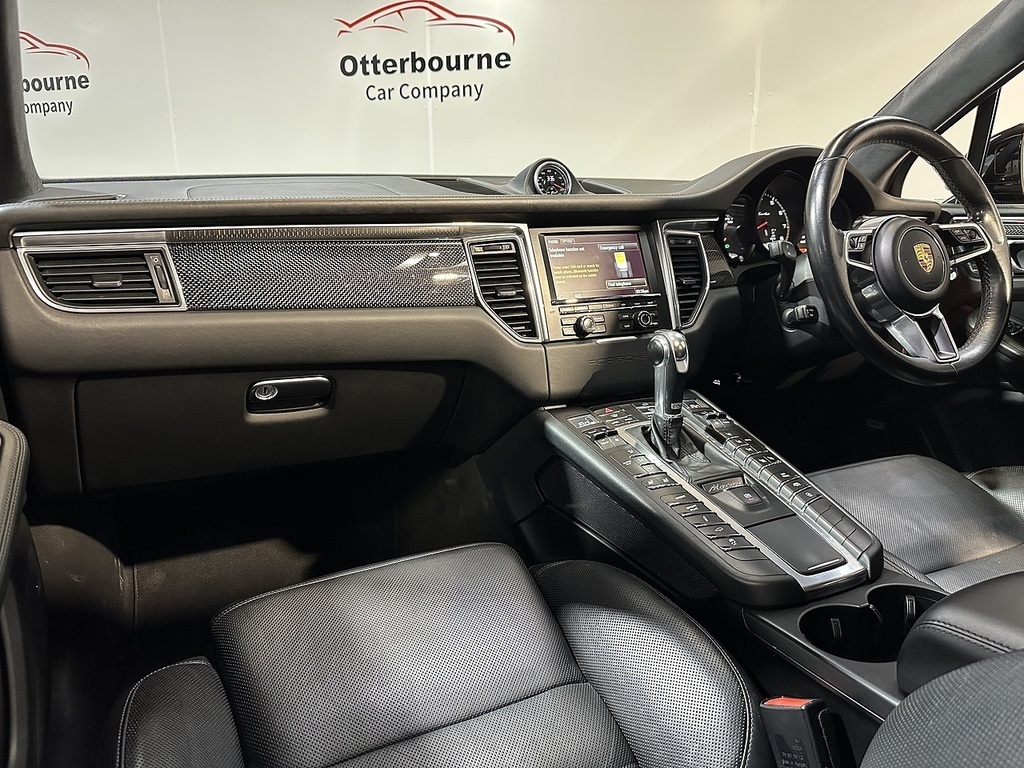 Porsche Macan T V6 Turbo Black #2