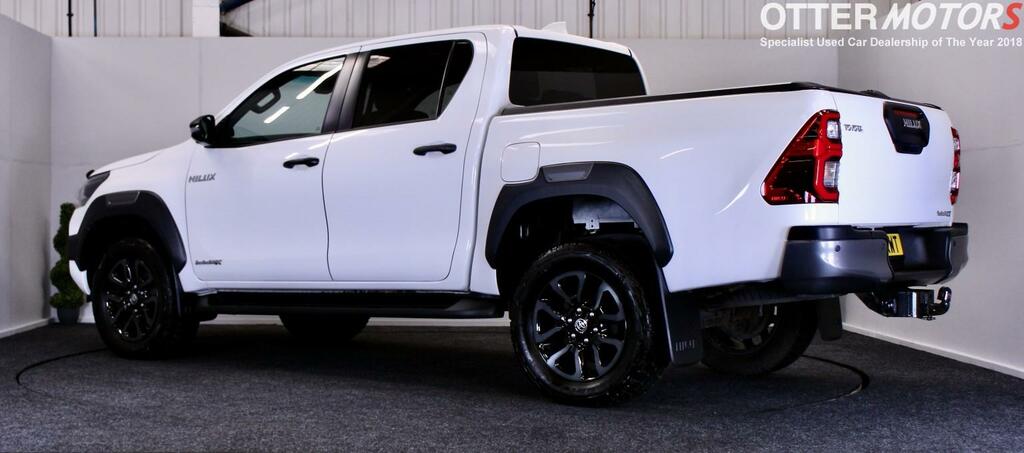Toyota HILUX Pickup 2.8 D-4d Invincible X - Ulez Compliant SY22XWT White #4