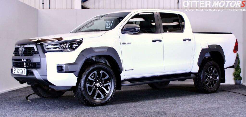 Toyota HILUX Pickup 2.8 D-4d Invincible X - Ulez Compliant White