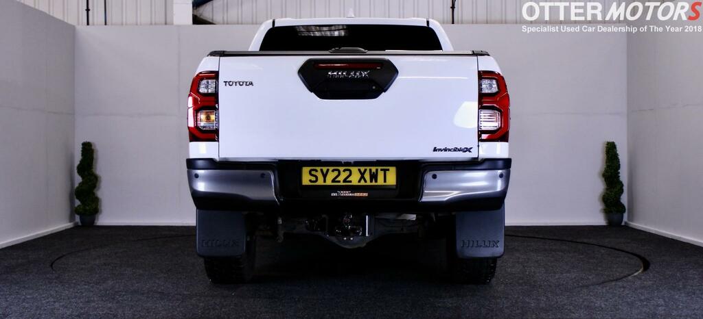Toyota HILUX Pickup 2.8 D-4d Invincible X - Ulez Compliant SY22XWT White #5