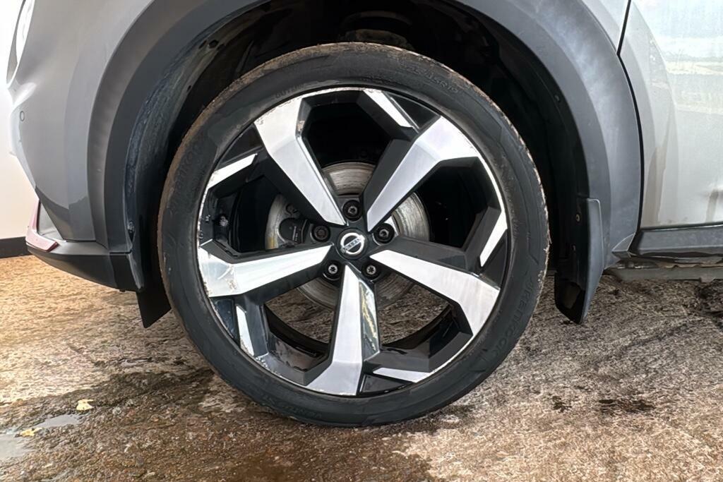 Nissan Juke Tekna Black #9