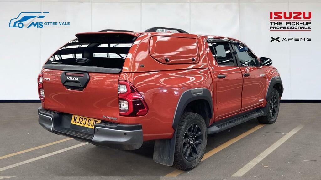 Toyota HILUX 2.8 D-4d Invincible X Pickup Double Cab Orange #4