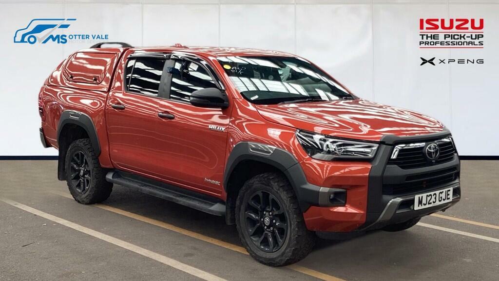 Toyota HILUX 2.8 D-4d Invincible X Pickup Double Cab Orange