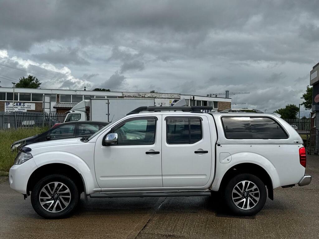 Nissan Navara Double Cab Pick Up Black #7