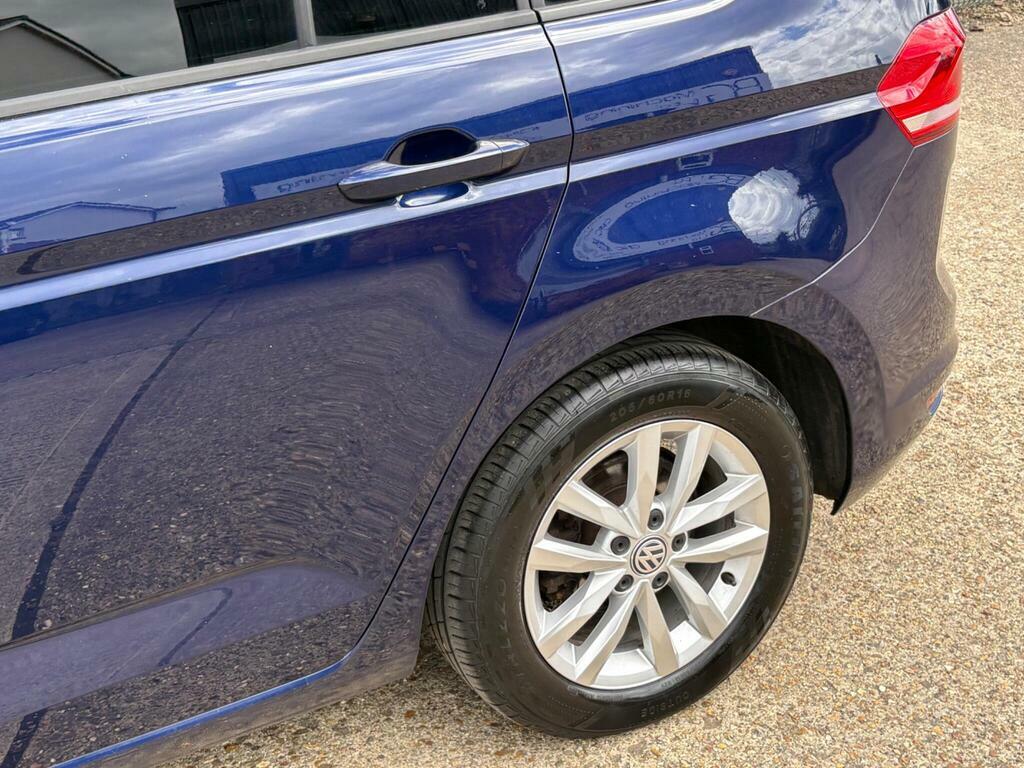 Volkswagen Touran Mpv Black #28