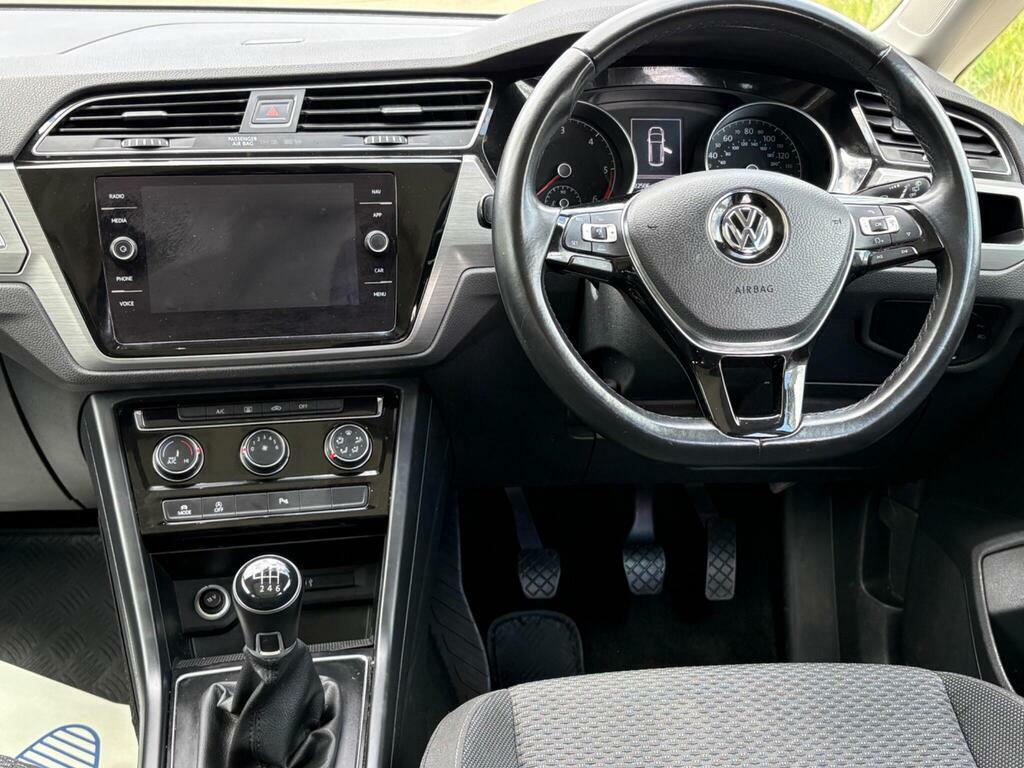 Volkswagen Touran Mpv Black #36