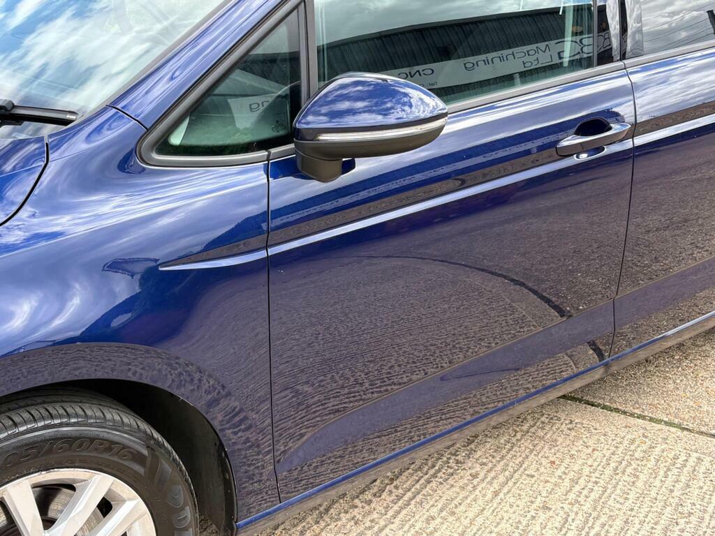 Volkswagen Touran Mpv Black #25