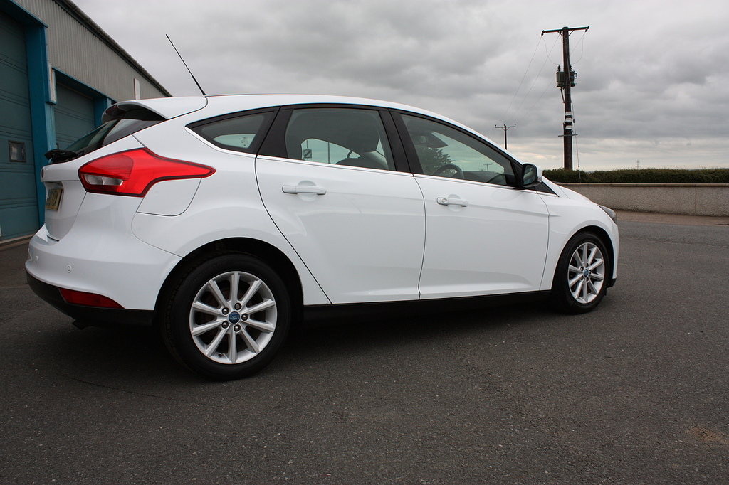 Ford Focus Titanium White #3