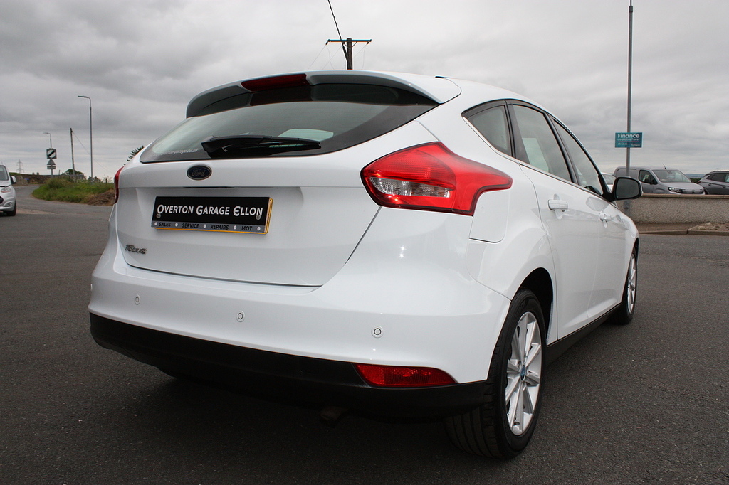 Ford Focus Titanium White #5